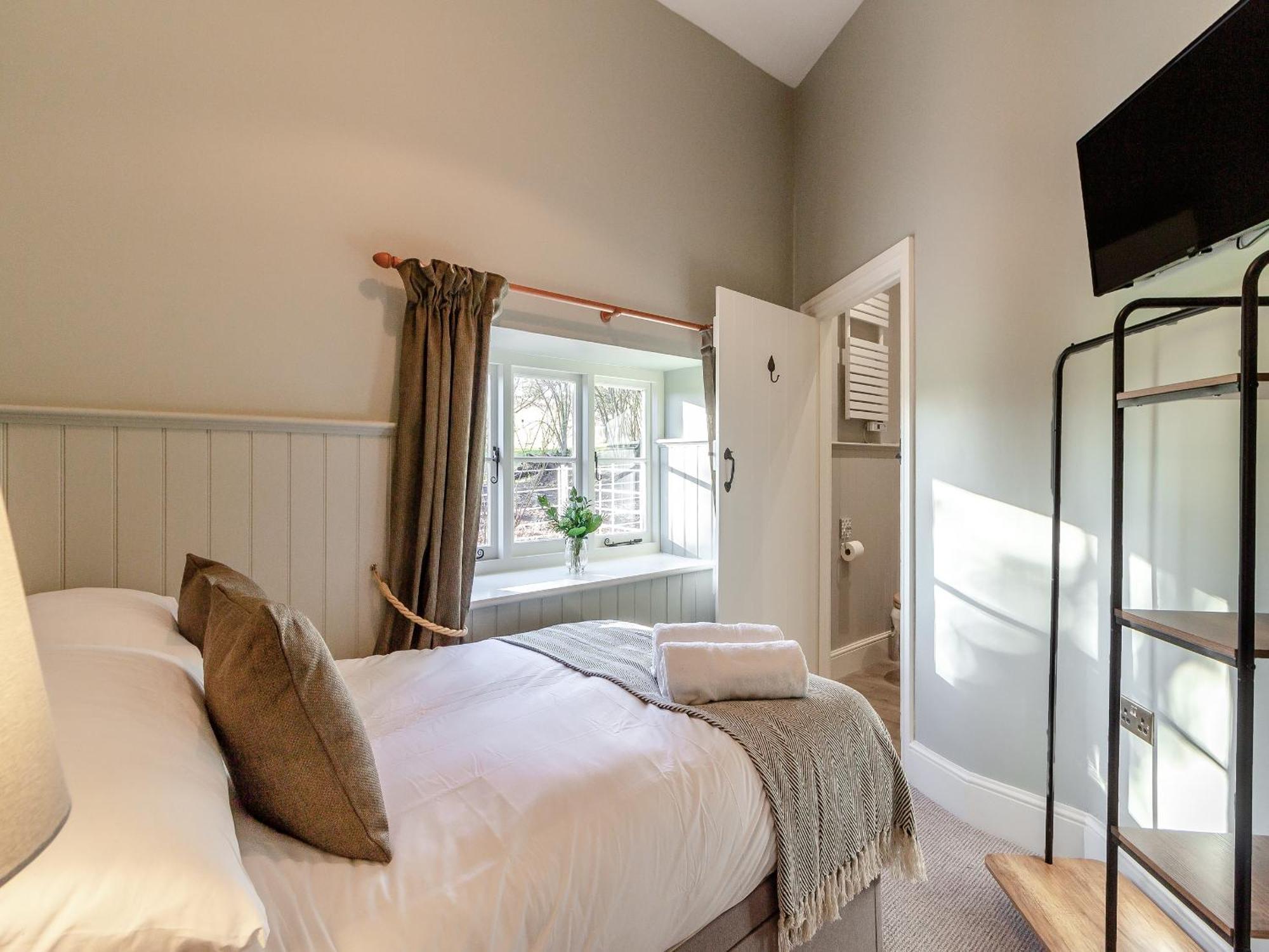 The Lodge Wonastow Екстериор снимка