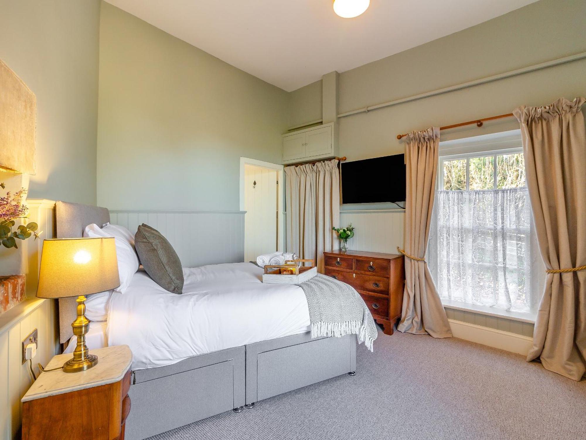 The Lodge Wonastow Екстериор снимка